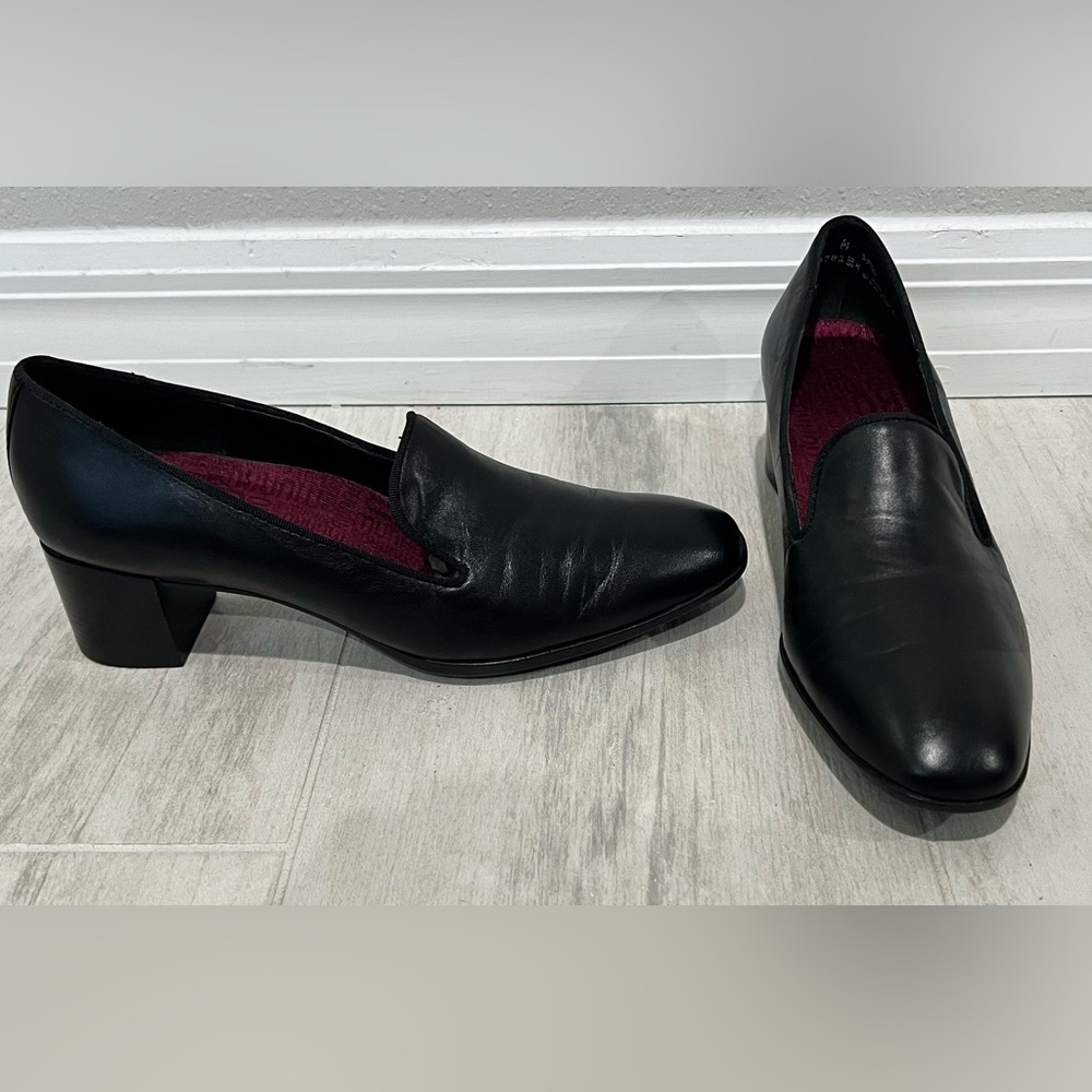 MUNRO Heeled Leather Slip-On Loafers 9M Worn 1x!